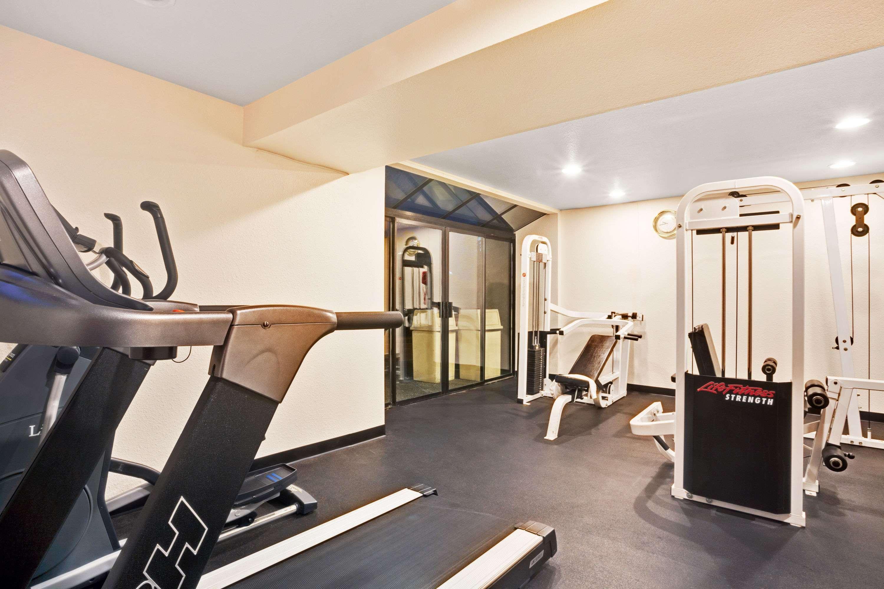Ramada By Wyndham Tukwila Southcenter Hotel Ngoại thất bức ảnh