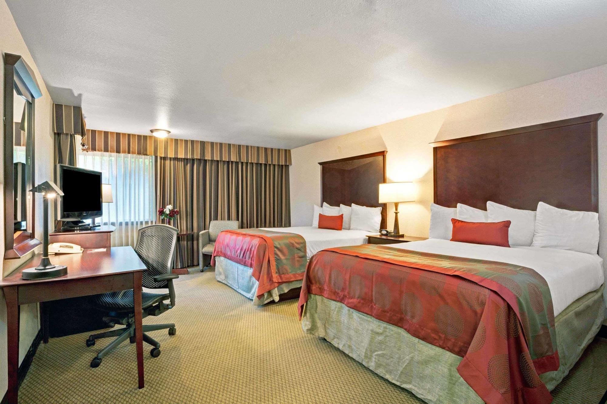 Ramada By Wyndham Tukwila Southcenter Hotel Ngoại thất bức ảnh