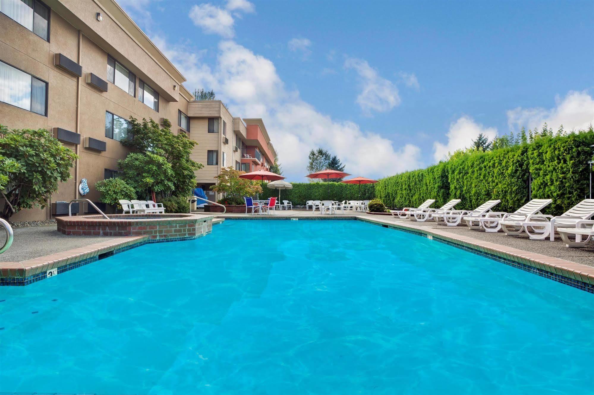 Ramada By Wyndham Tukwila Southcenter Hotel Ngoại thất bức ảnh