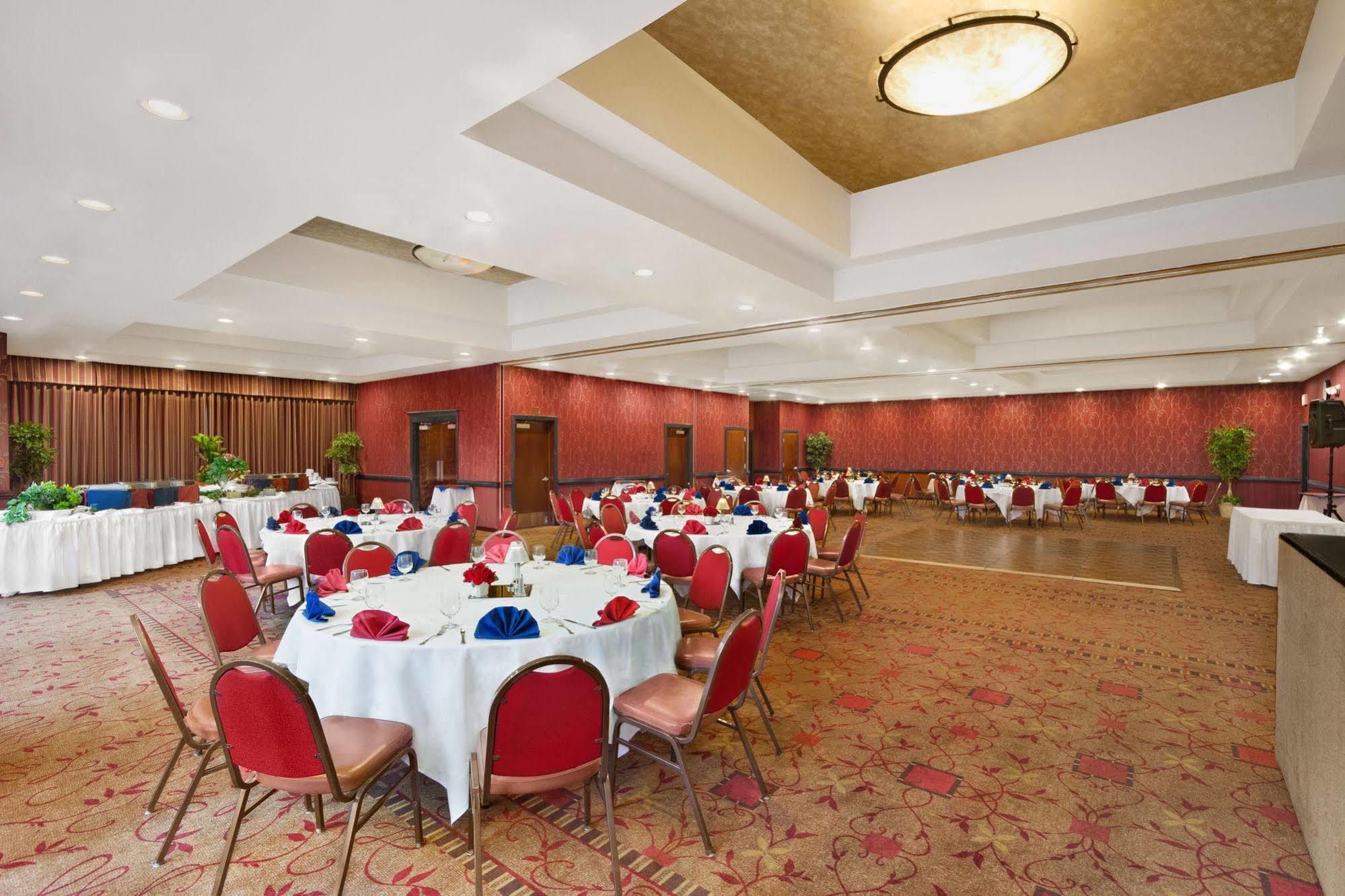 Ramada By Wyndham Tukwila Southcenter Hotel Ngoại thất bức ảnh